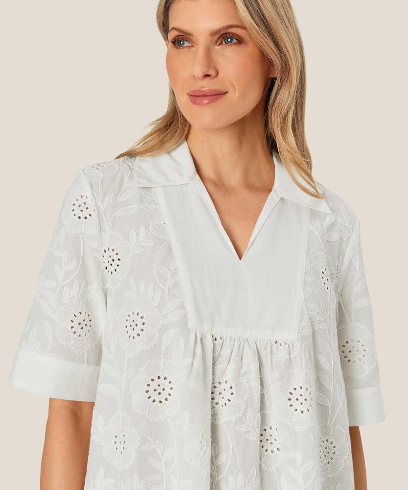 robe en broderie anglaise avec col en v, White