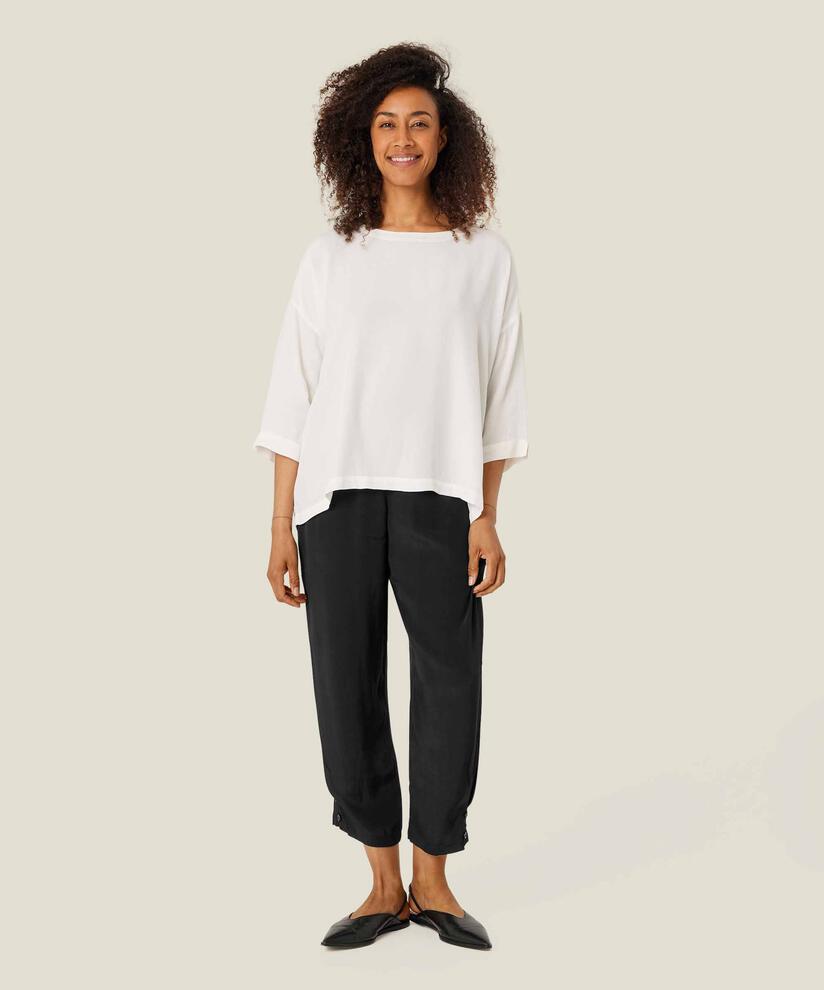 Pantalon En Viscose Avec Large Élastique Smocké Au Dos Et Détail Boutonné, Black